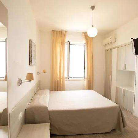 Отель Marinella Марчиана-Марина