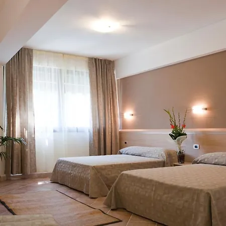 Отель Marinella