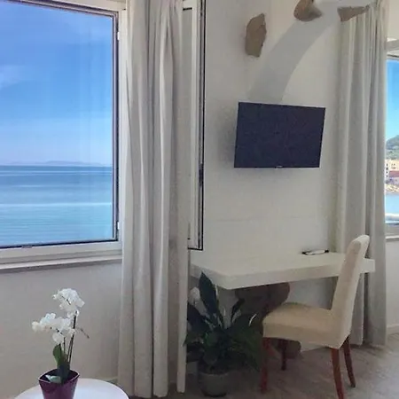 Marinella Отель